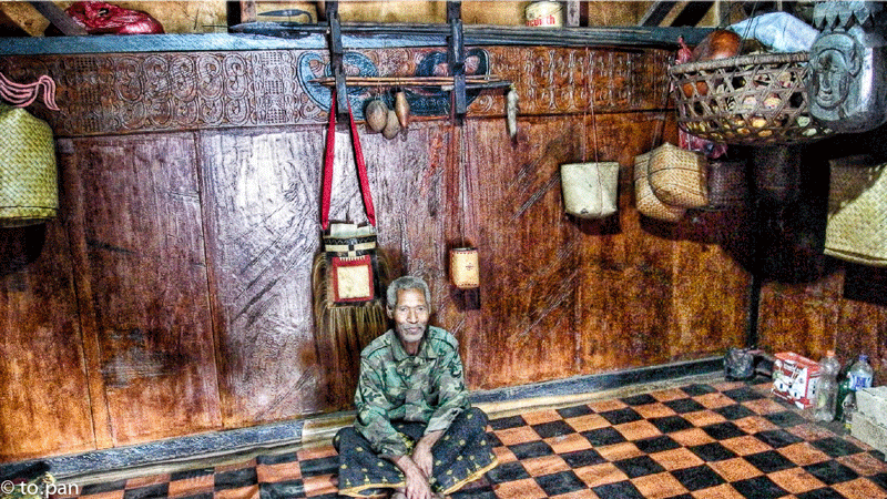 The owner sitting under the 'mataraga' belongs to this traditional house clan. This core house is fully decorated which shows it has  reached its final life cycle phase or ka sa'o.
